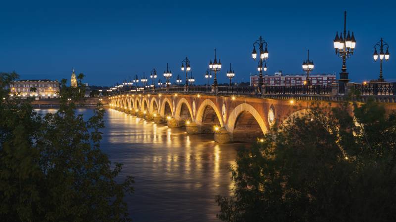 Balade sur la Garonne à Bordeaux pour une soirée : les bateaux de Bordeaux sur l'eau